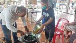 8. หลักสูตรการทำยาหม่องเขียว  และน้ำมันนวดสมุนไพร