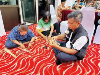 13. "ฝึกอบรมทำชะลอม" ภูมิปัญญาชาวบ้านสุดคลาสสิก