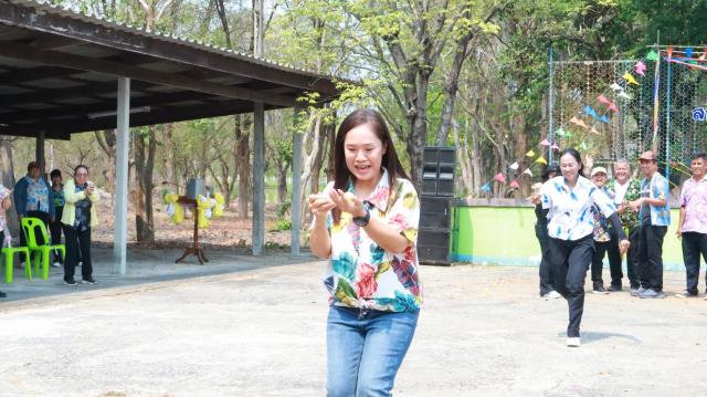 3. กิจกรรมกีฬาสานสัมพันธ์รัก