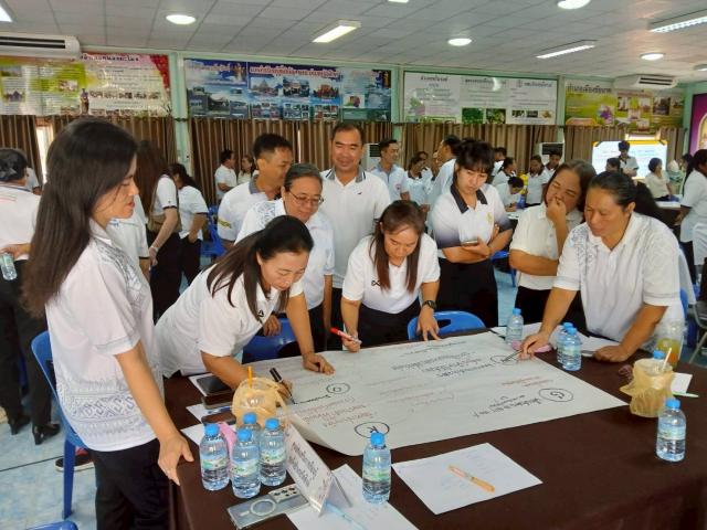 2. เข้าร่วมโครงการเสริมพลังครูและบุคลากรทางการศึกษาด้วยชุมชนแห่งการเรียนรู้ทางวิชาชีพ