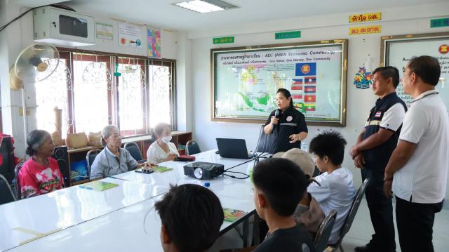 2. นิเทศภายในสำนักงานส่งเสริมการเรียนรู้ประจำจังหวัดชัยนาท