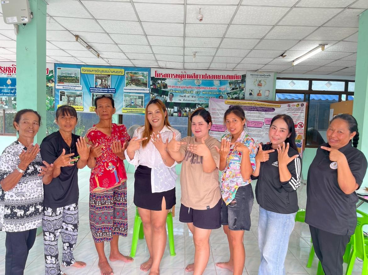 โครงการพัฒนาอาชีพชุมชน หลักสูตรการเพ้นท์เล็บเสริมมงคล