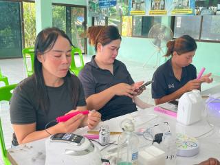 7. โครงการพัฒนาอาชีพชุมชน หลักสูตรการเพ้นท์เล็บเสริมมงคล
